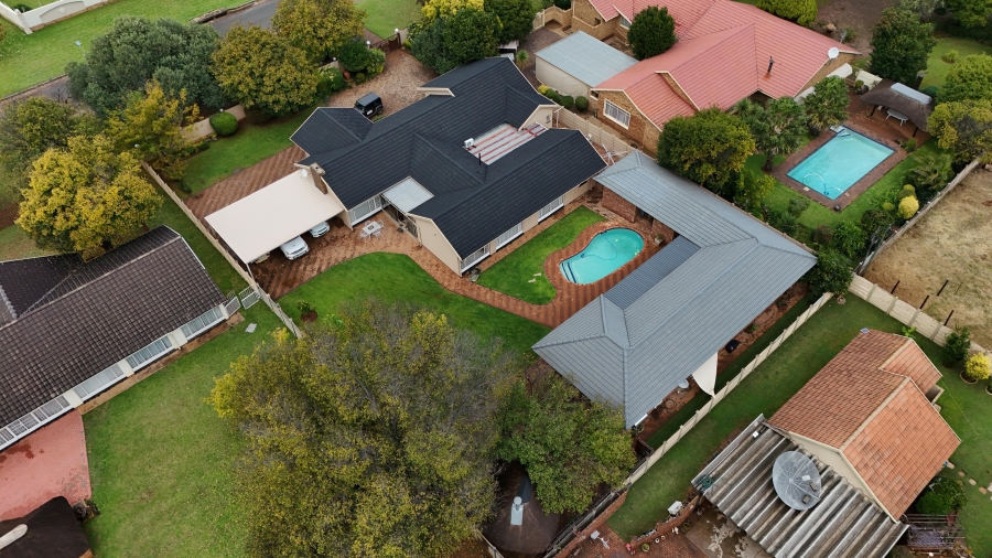 6 Bedroom Property for Sale in Flamwood North West